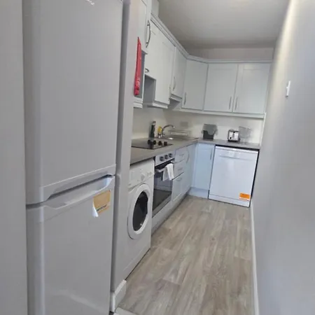 Elegant Stay, 2br, Walk Everywhere *