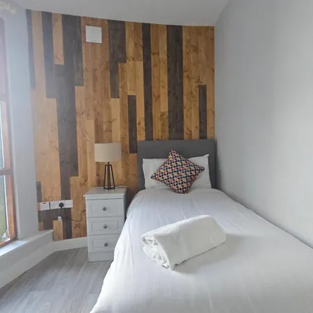 Elegant Stay, 2br, Walk Everywhere *